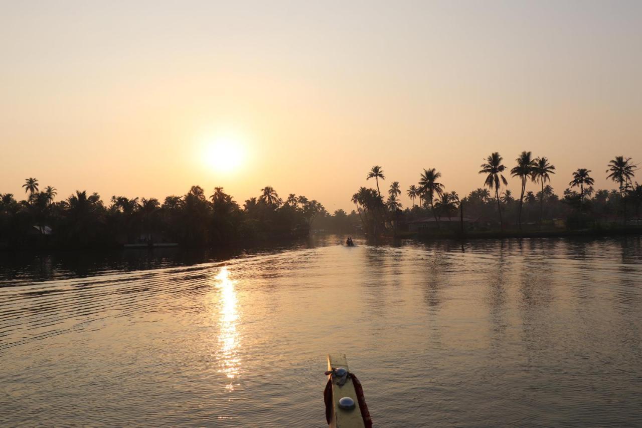 Отель Sreekrishna Houseboat C/O Sreekrishna Ayurveda Panchakarma Centre Alappuzha Экстерьер фото