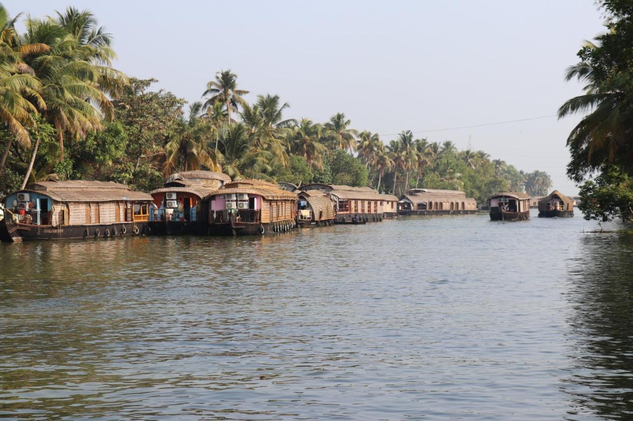 Отель Sreekrishna Houseboat C/O Sreekrishna Ayurveda Panchakarma Centre Alappuzha Экстерьер фото