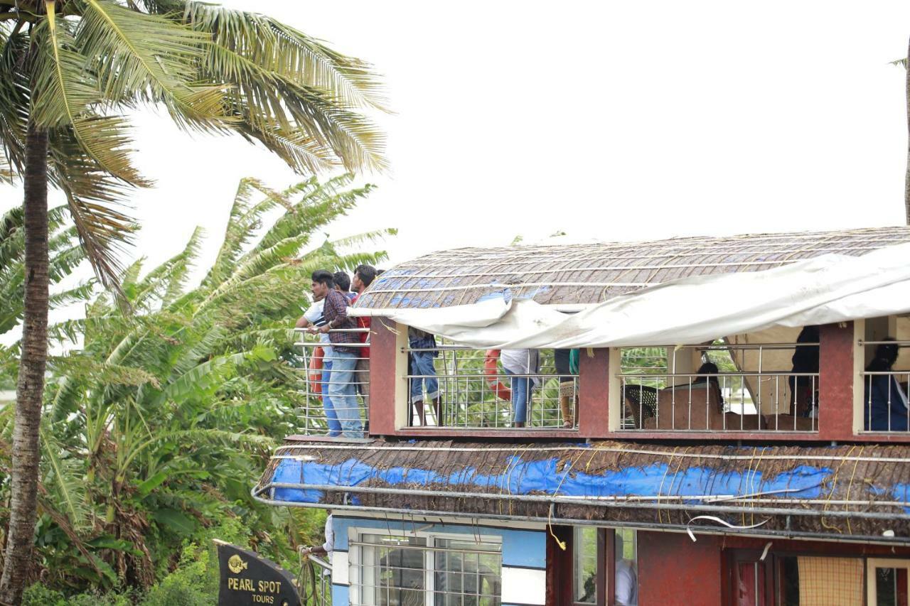 Отель Sreekrishna Houseboat C/O Sreekrishna Ayurveda Panchakarma Centre Alappuzha Экстерьер фото